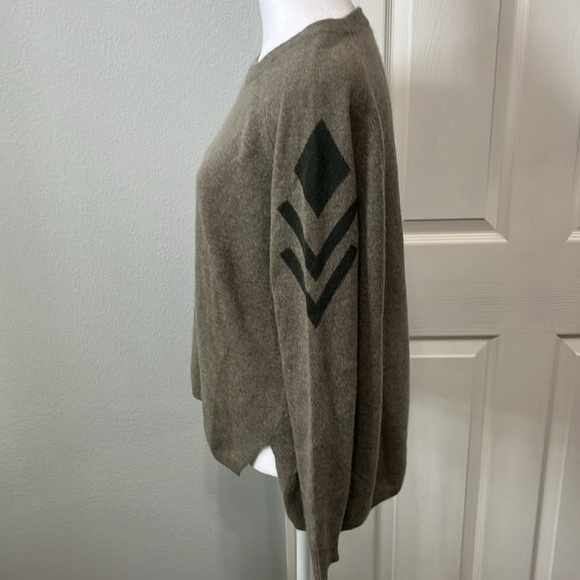 Minnie Rose Green 100% Cashmere Sweater with Sleeve Graphic Size XS - Picture 3 of 7